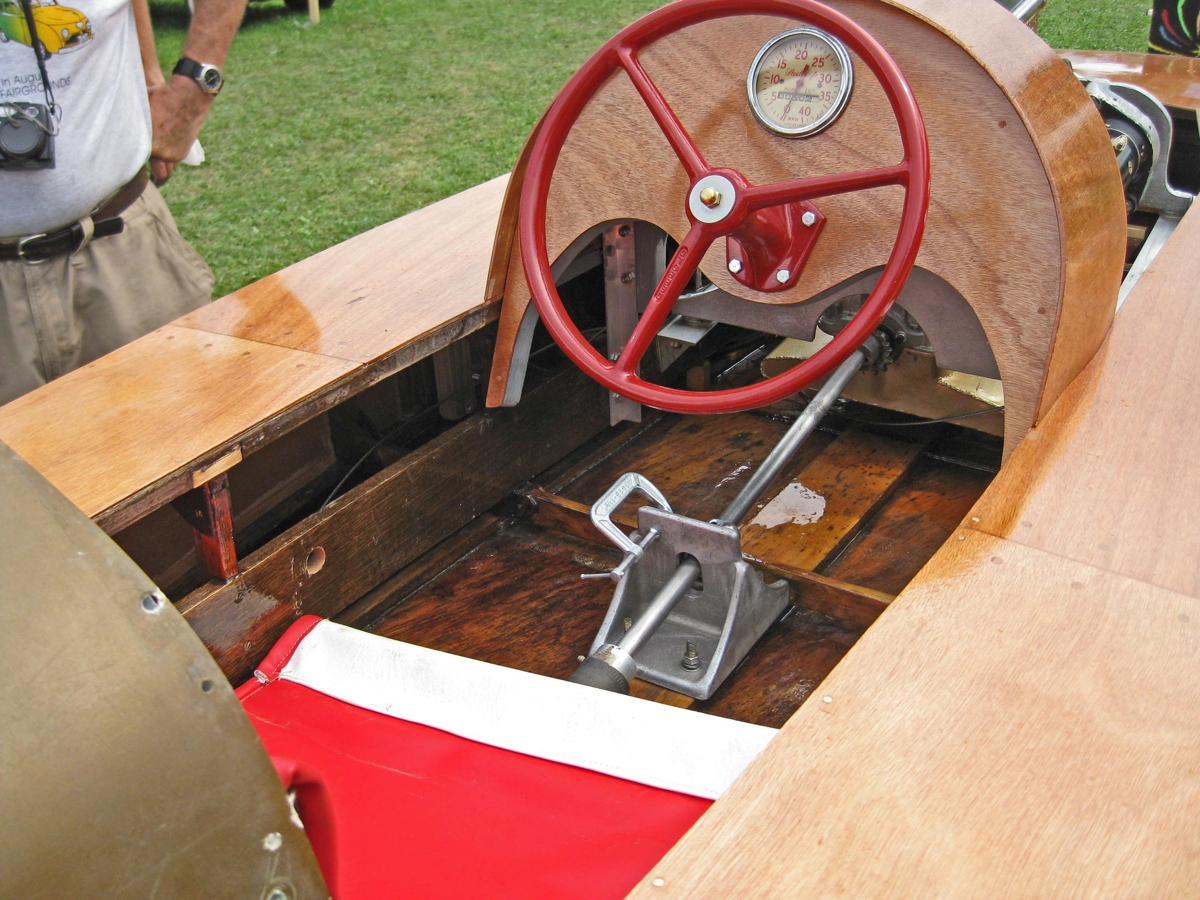 Sonny Hull's Hydro racer under restoration-3.jpg